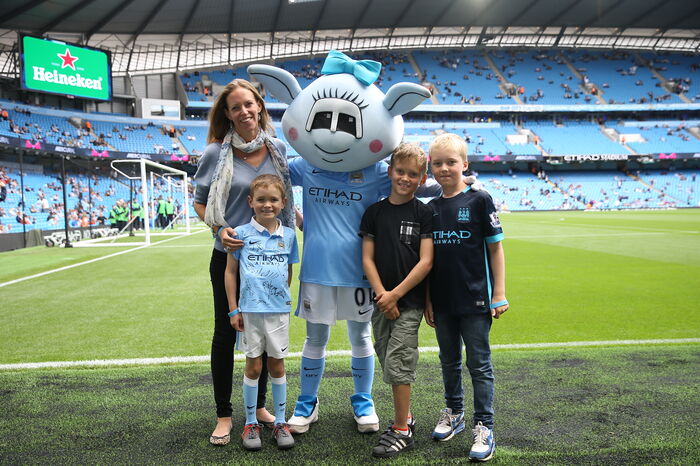 Meeting one of the Club Mascots, Moonbeam (i)