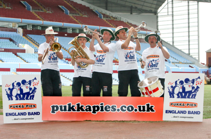 Pukka-Pies-Band