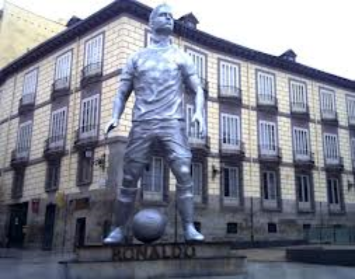ronaldo statue